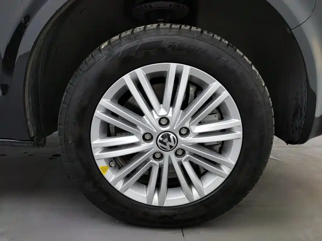 Volkswagen Caravelle — миниатюра 17