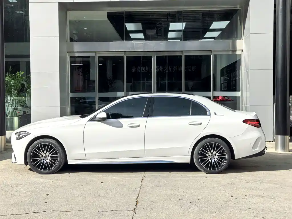 Mercedes-Benz C-Class — миниатюра 8