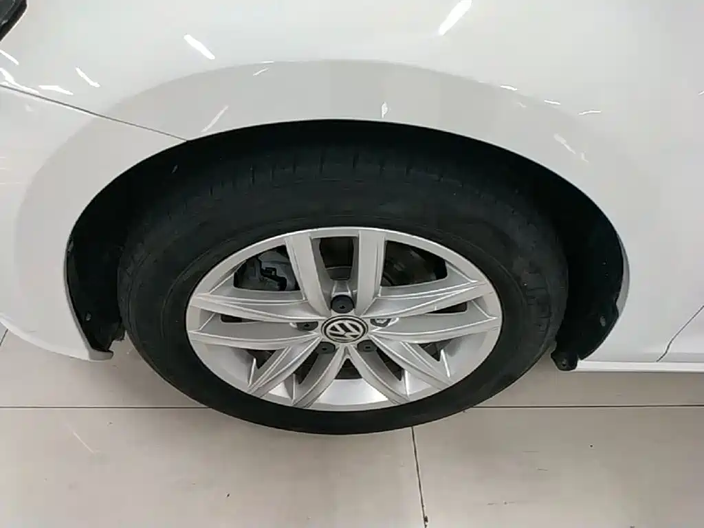 Volkswagen Golf — миниатюра 23