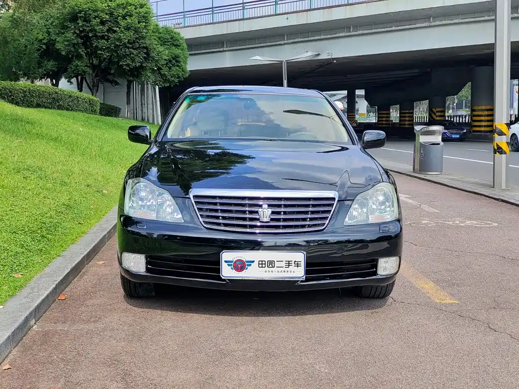 Toyota Crown — миниатюра 2