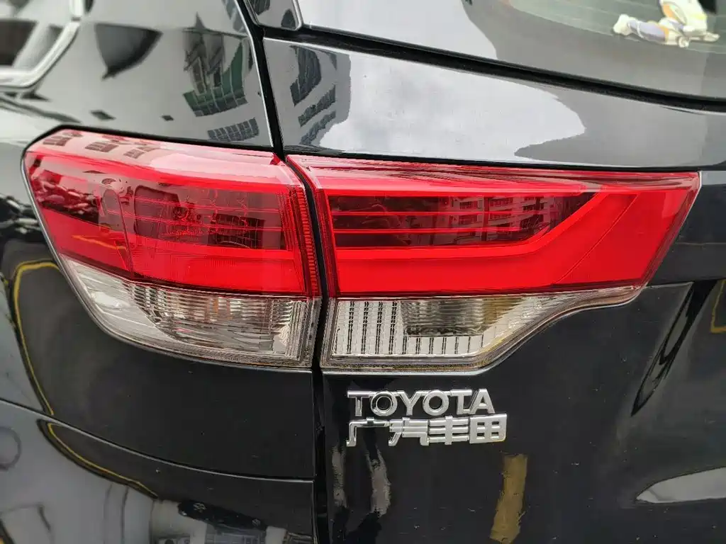 TOYOTA HIGHLANDER