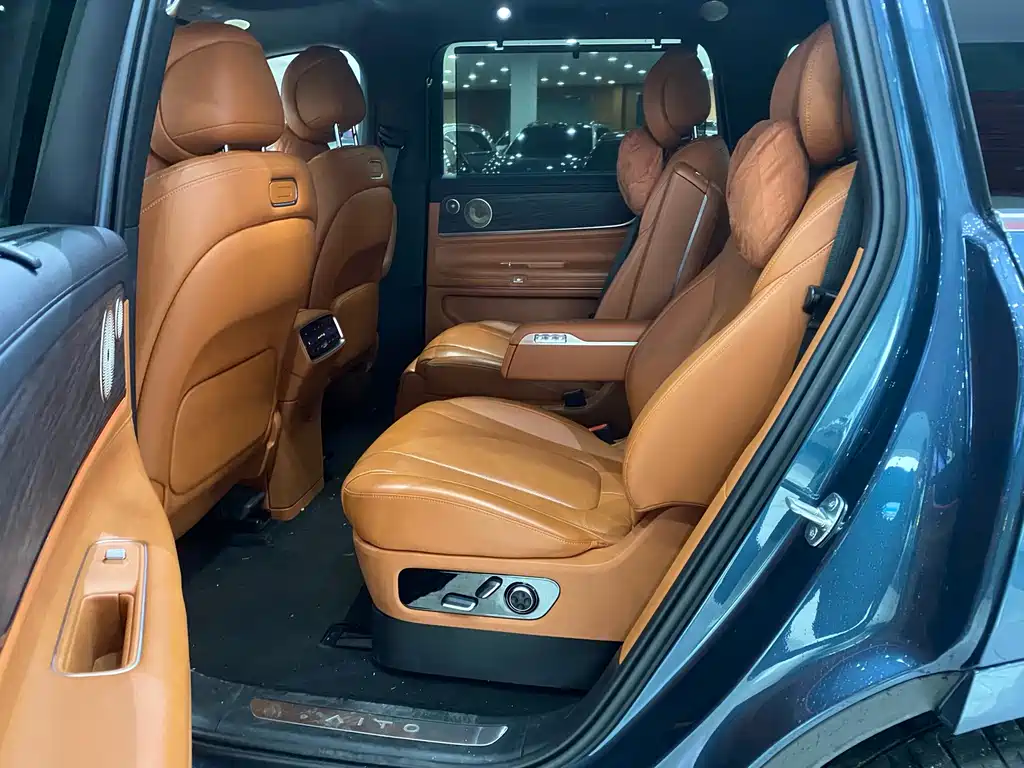 AITO ASK THE WORLD M9