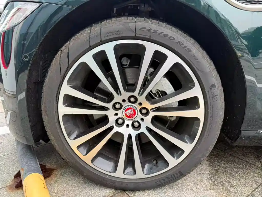 Jaguar XFL — миниатюра 13