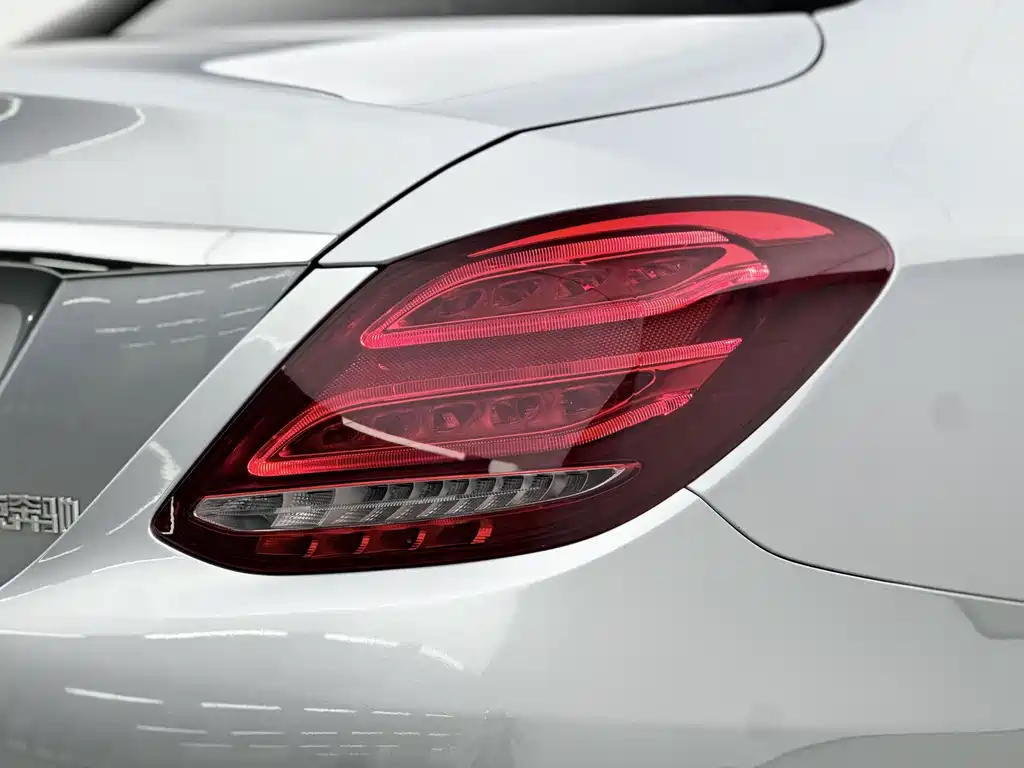 Mercedes-Benz C-Class — миниатюра 9