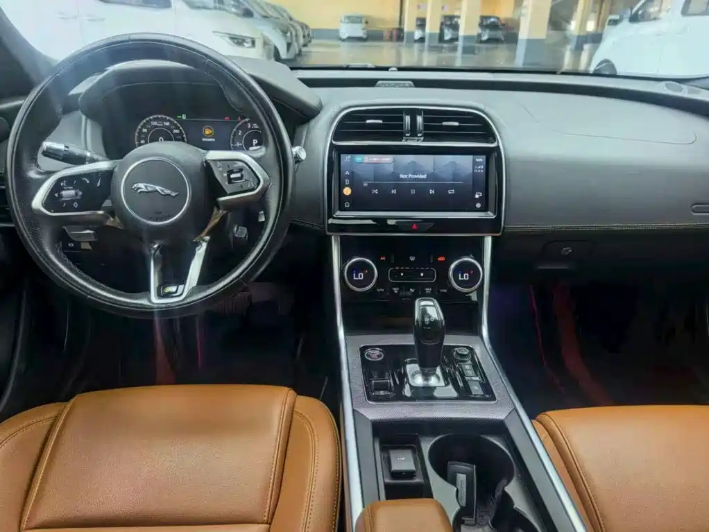 Jaguar XEL — миниатюра 4