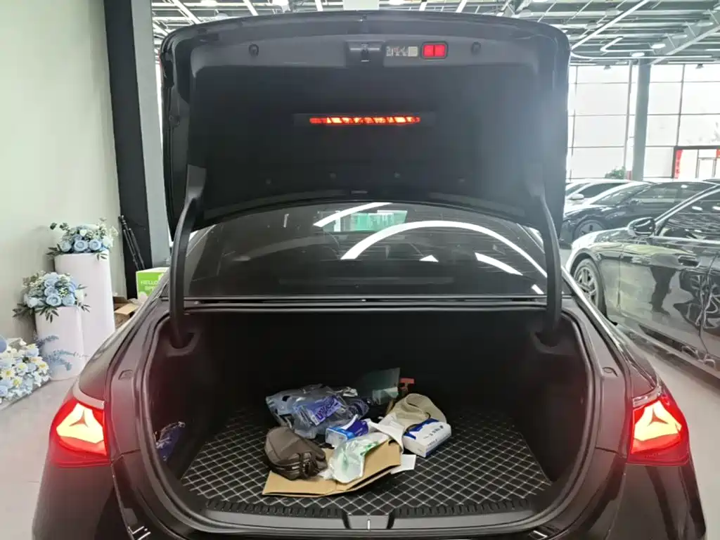 Mercedes-Benz E-Class — миниатюра 19