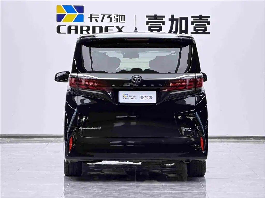 Toyota Alphard — миниатюра 2