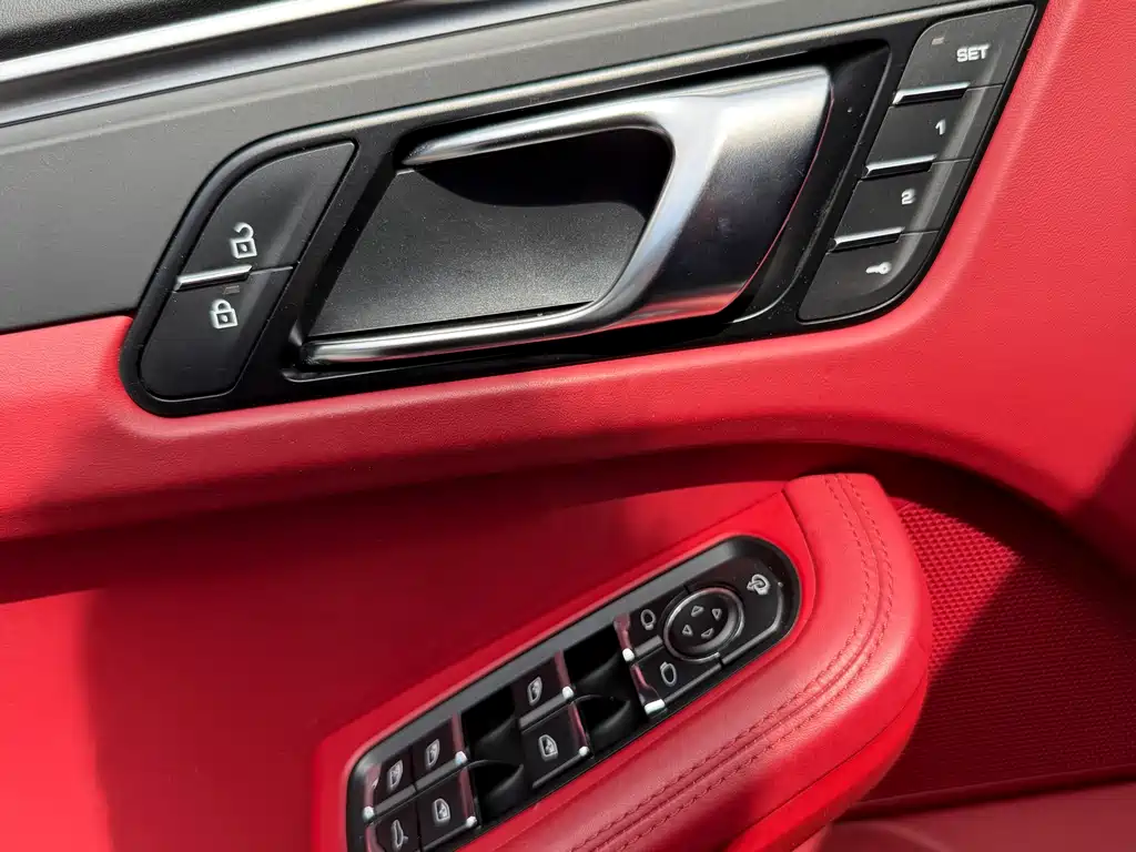 Porsche Macan — миниатюра 12