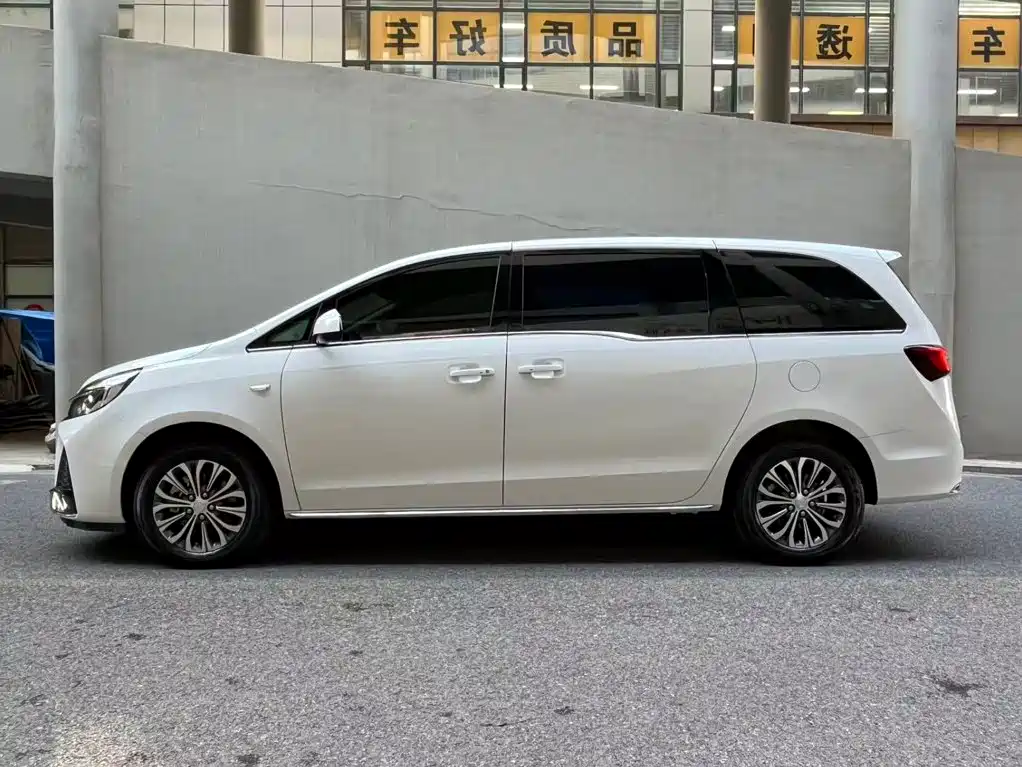 Buick GL8 — миниатюра 3