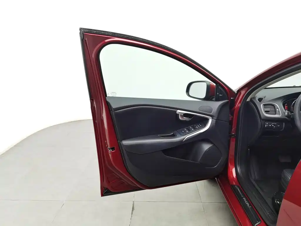 Volvo V40 — миниатюра 8