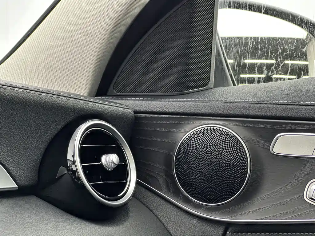 Mercedes-Benz C-Class — миниатюра 11
