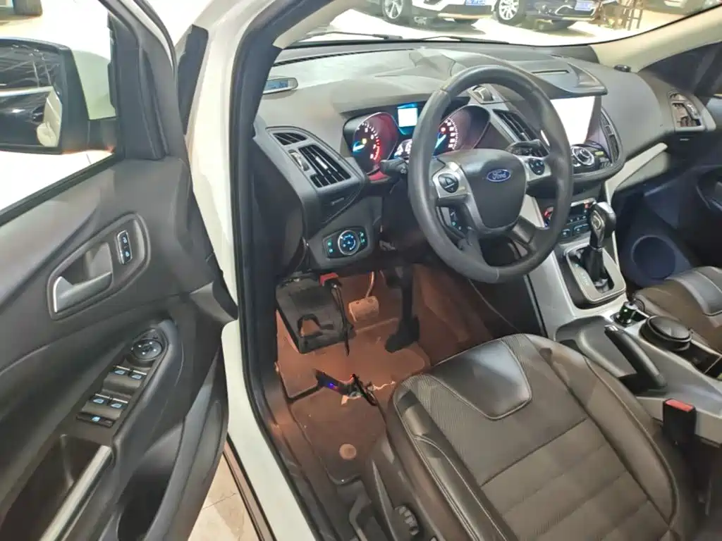 Ford Kuga — миниатюра 16