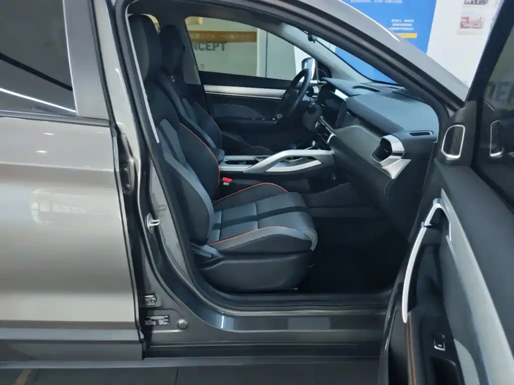 Geely Binyue — миниатюра 25