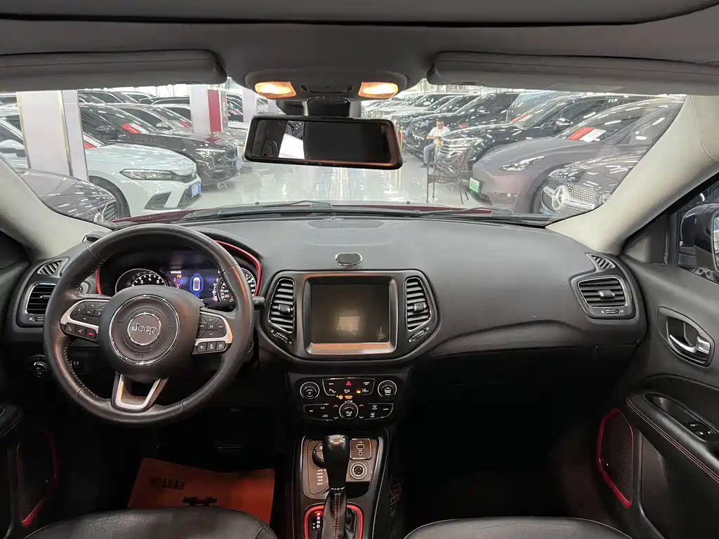 Jeep Compass — миниатюра 5