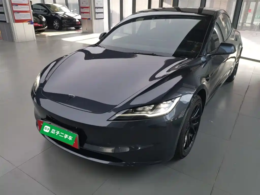 Tesla Model 3 2024