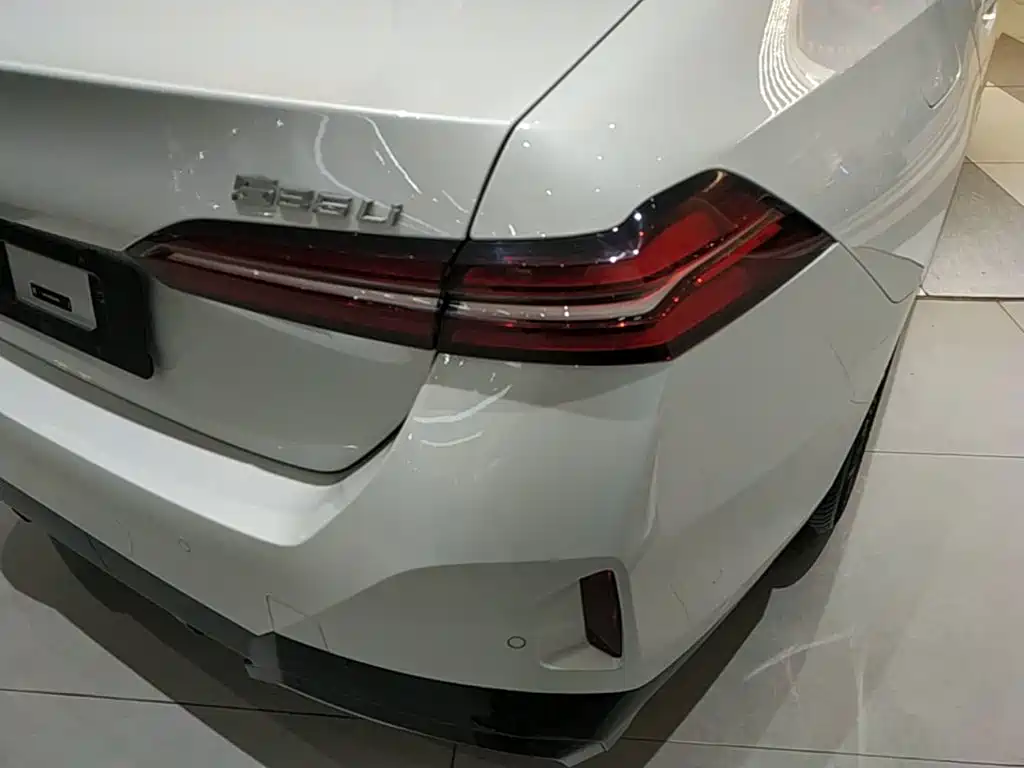 BMW 5 Series — миниатюра 8