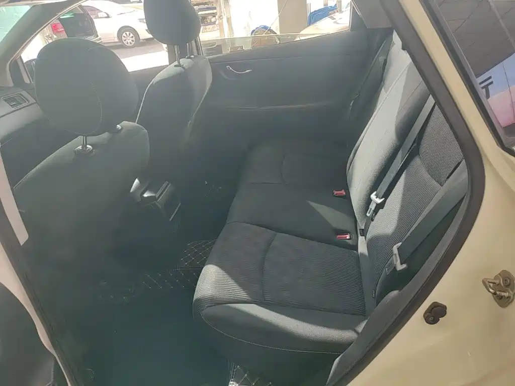 Nissan Tiida — миниатюра 17