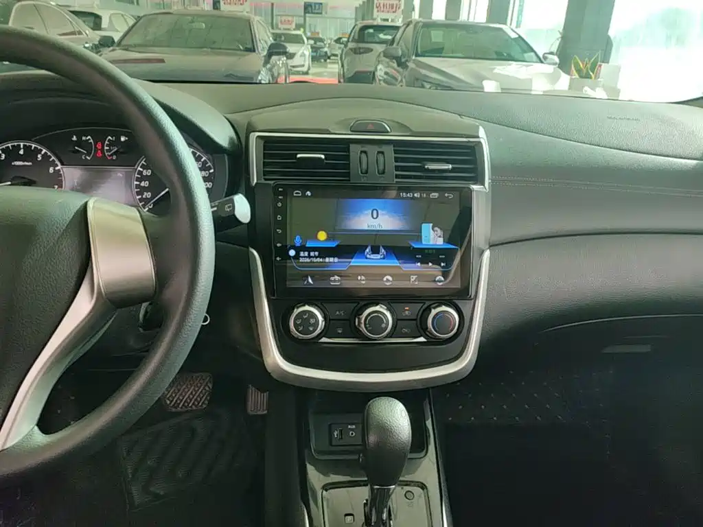 Nissan Tiida — миниатюра 13