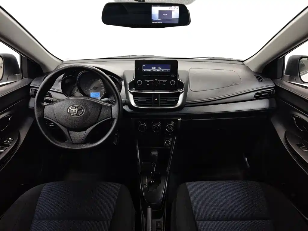 Toyota Yaris L — миниатюра 5