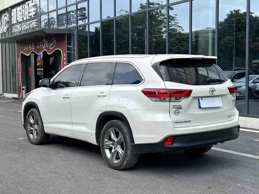 TOYOTA HIGHLANDER