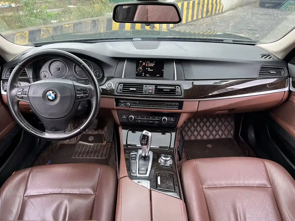 BMW 5 Series — миниатюра 8