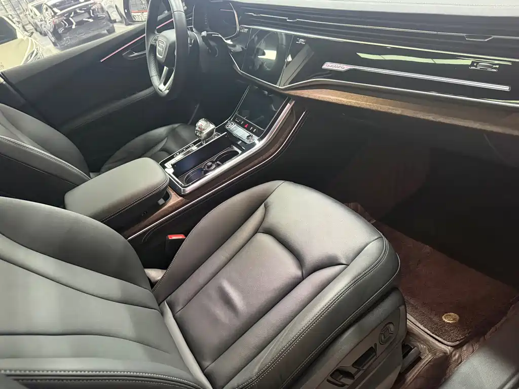 Audi Q7 — миниатюра 12
