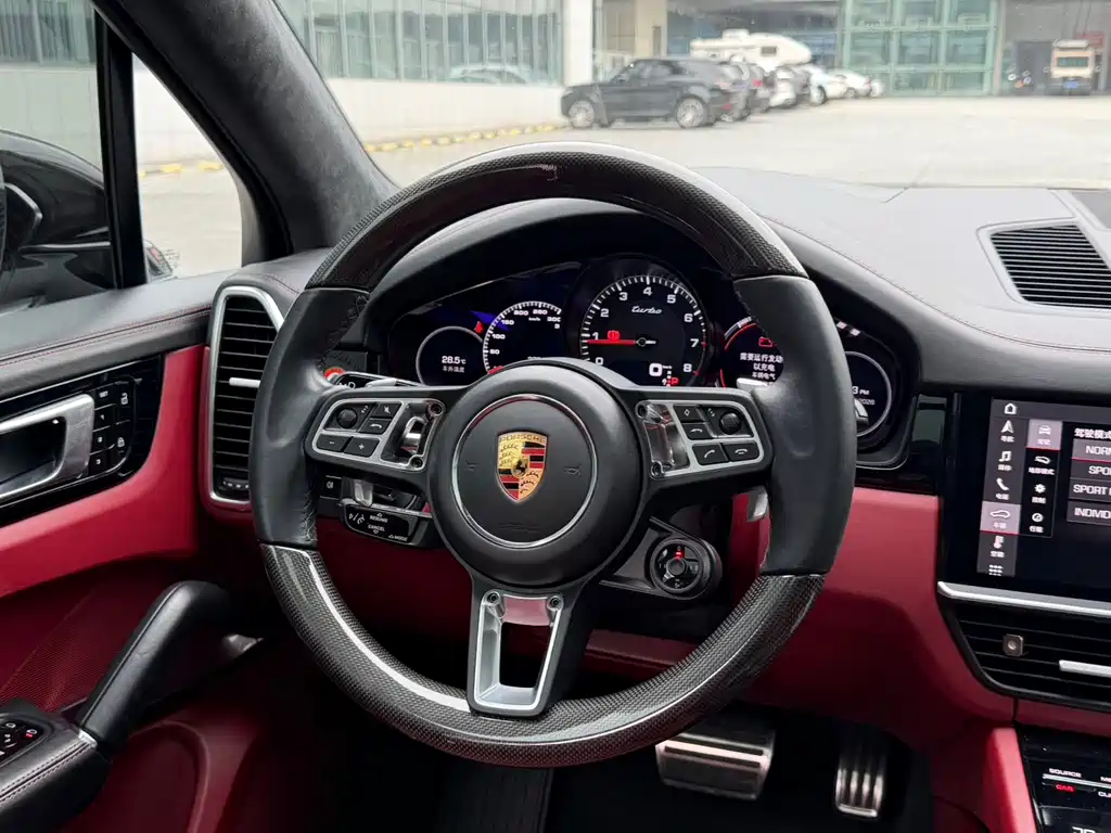 Porsche Cayenne — миниатюра 10