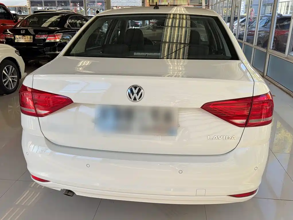 Volkswagen Lavida — миниатюра 6