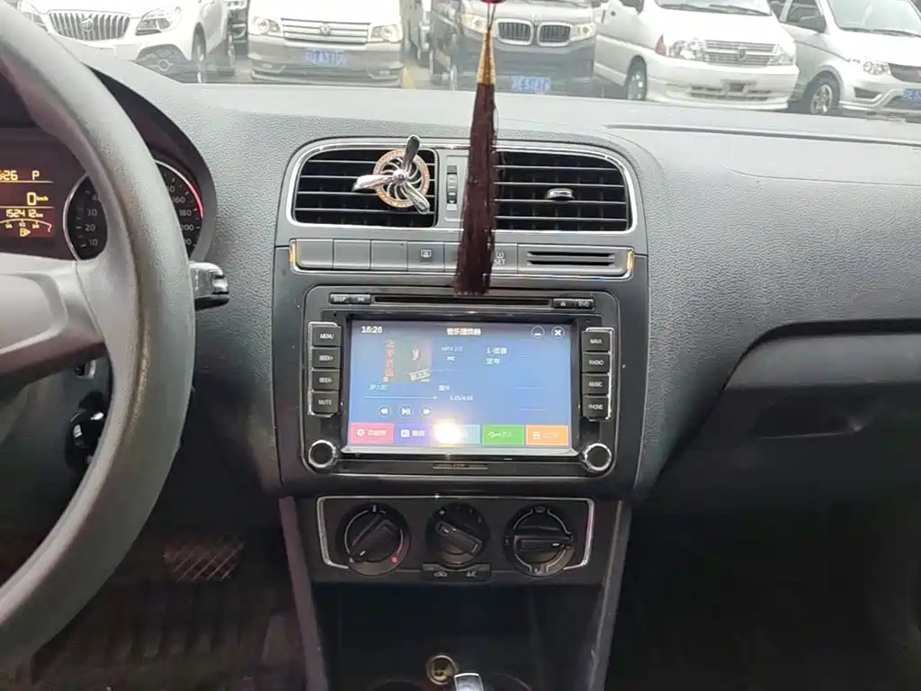 Volkswagen Polo — миниатюра 13