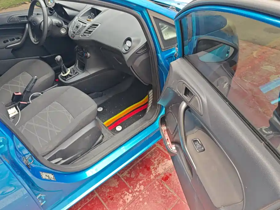 Ford Fiesta — миниатюра 8