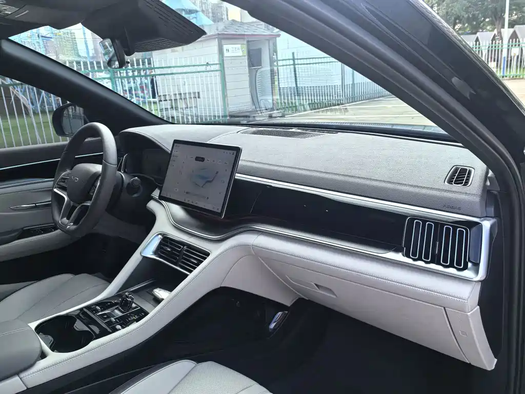 BYD PLUS New Energy — миниатюра 14