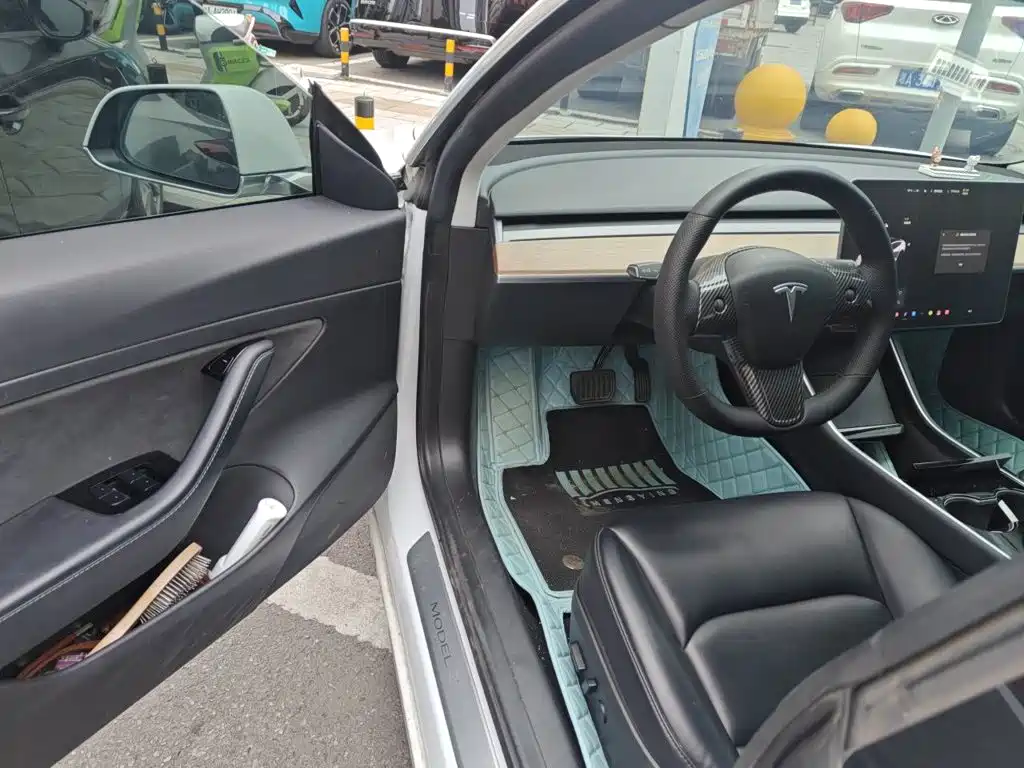 Tesla Model 3 — миниатюра 17