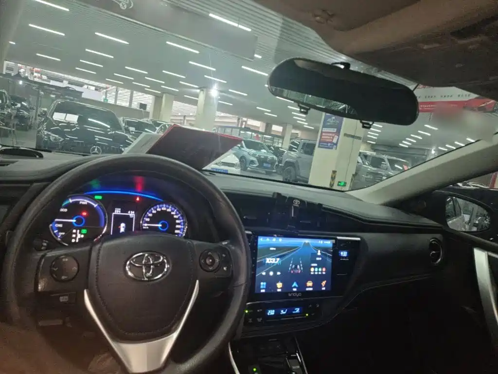 Toyota Corolla Hybrid — миниатюра 10
