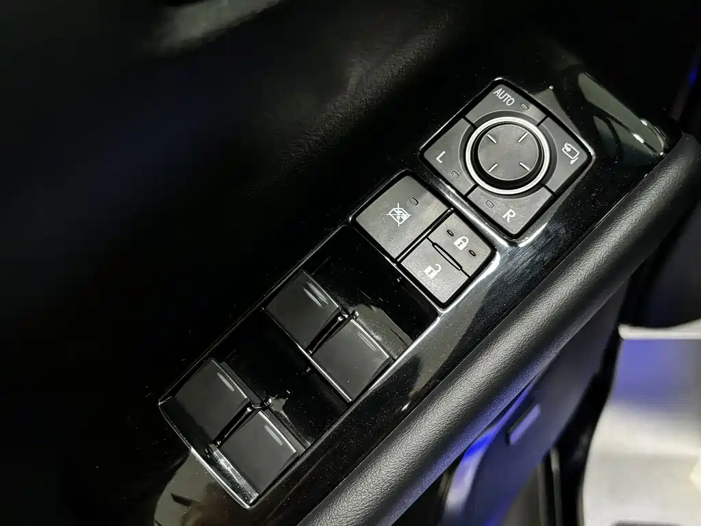 Lexus LM — миниатюра 8