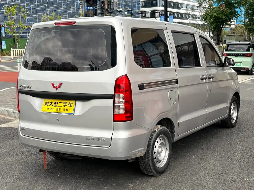 Wuling Hongguang V — миниатюра 4