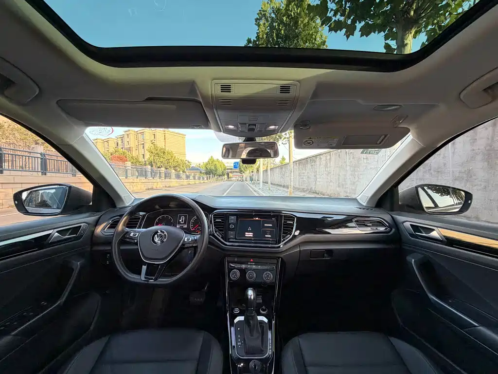 Volkswagen T-Roc — миниатюра 8