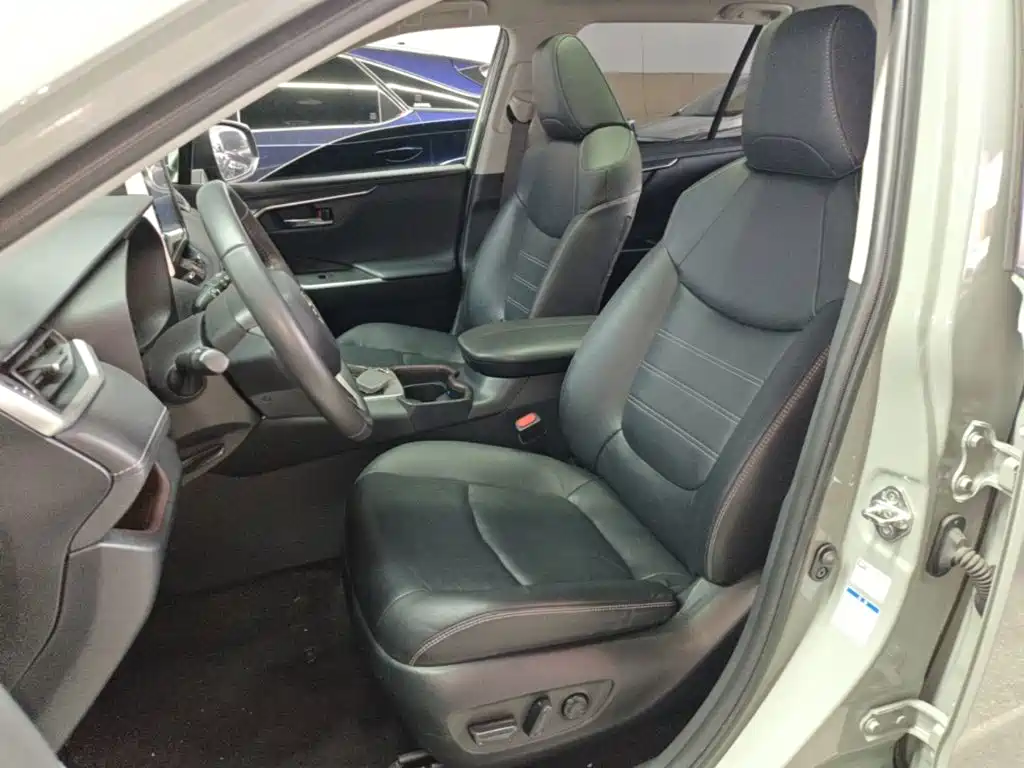 Toyota RAV4 — миниатюра 15