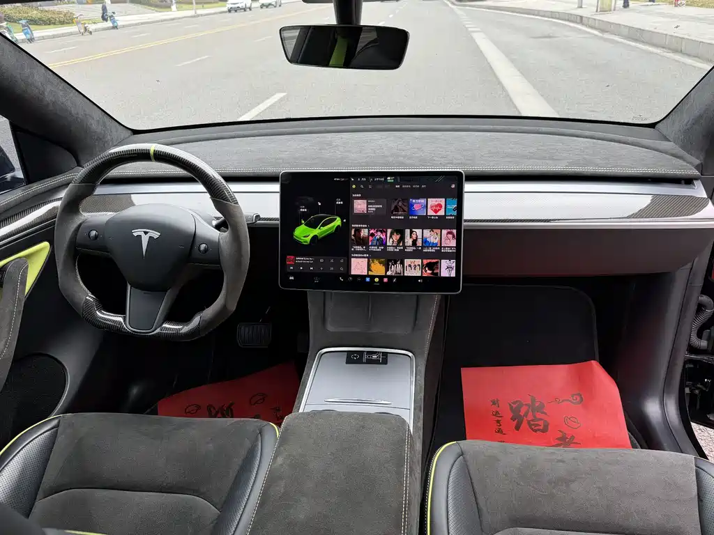 TESLA MODEL Y