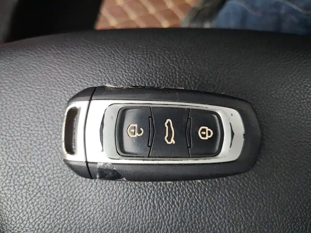 Geely Vision X3 — миниатюра 9