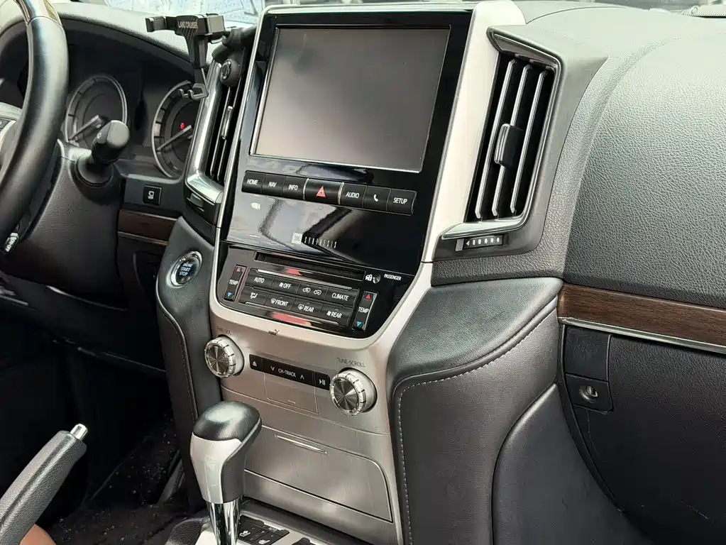 Toyota Land Cruiser — миниатюра 10