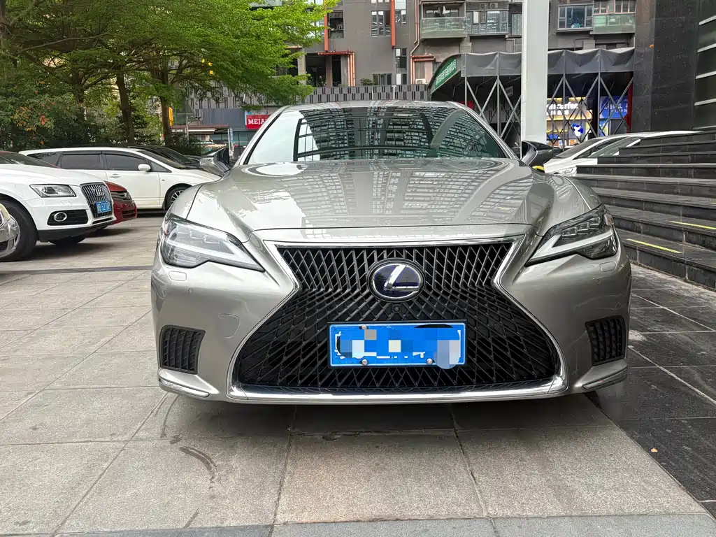LEXUS LS
