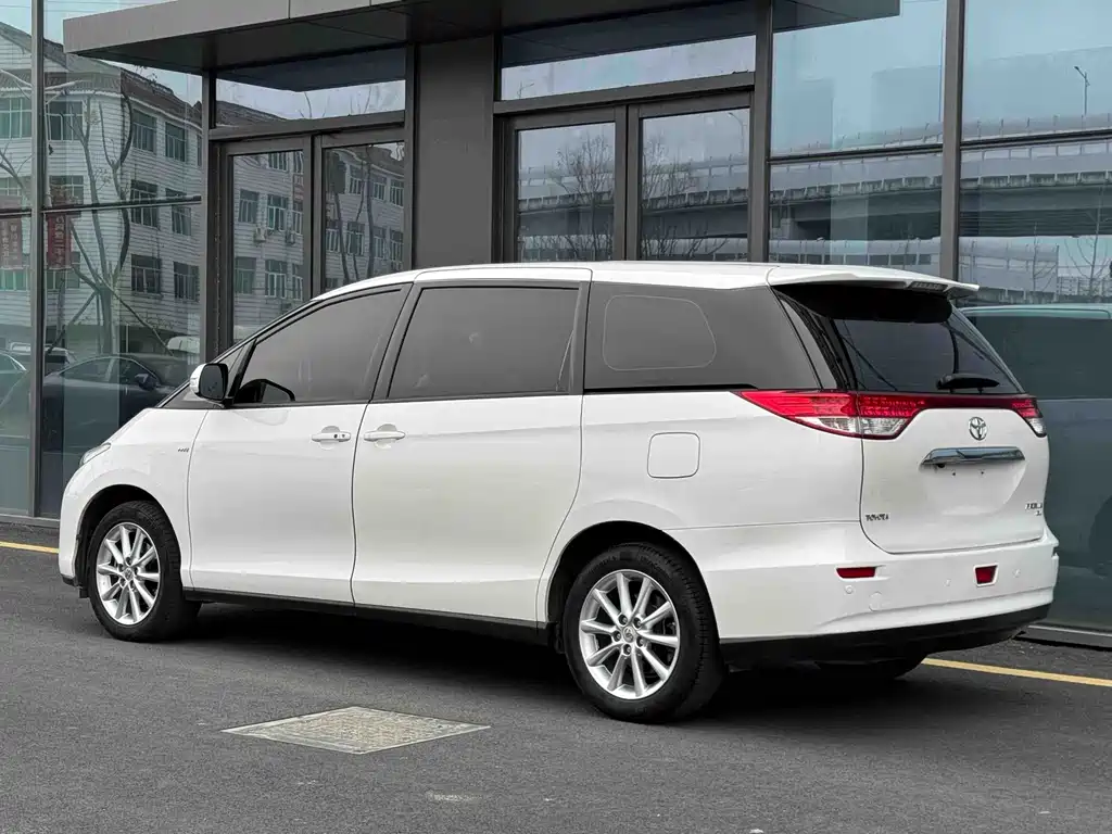 Toyota Previa — миниатюра 9