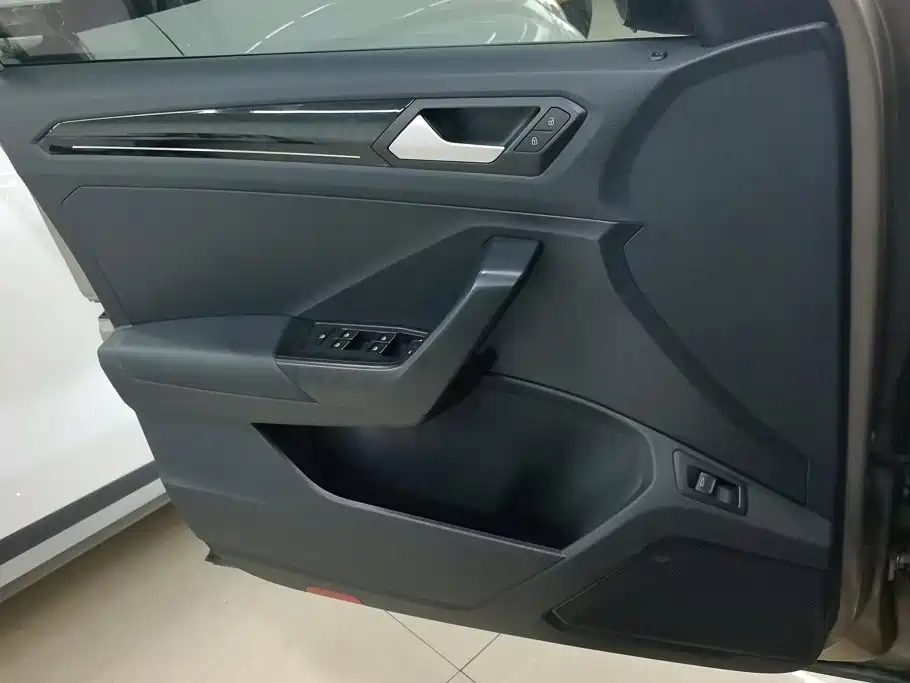 Volkswagen T-Roc — миниатюра 7