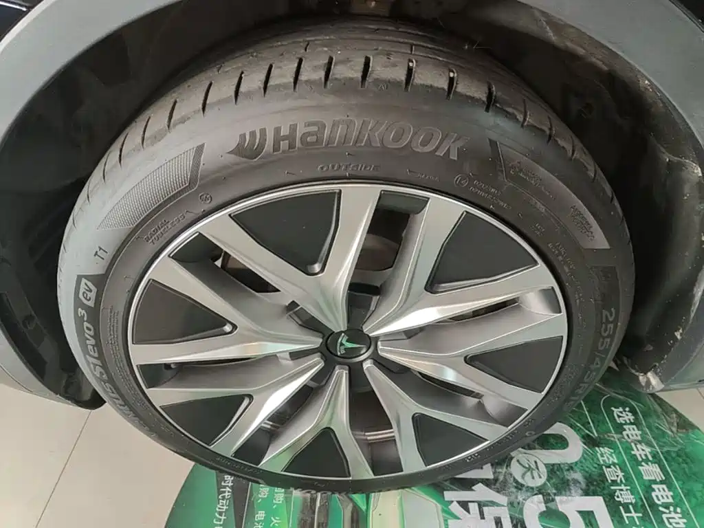 Tesla Model Y — миниатюра 23