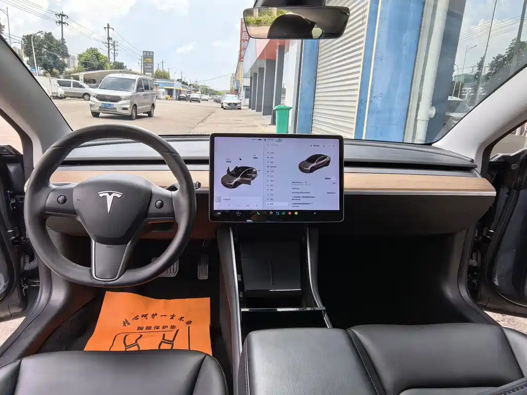 Tesla Model 3 — миниатюра 11