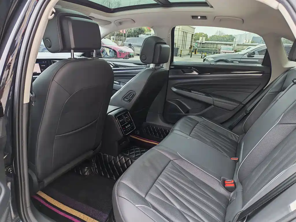 Volkswagen Passat 2022 330TSI Luxury