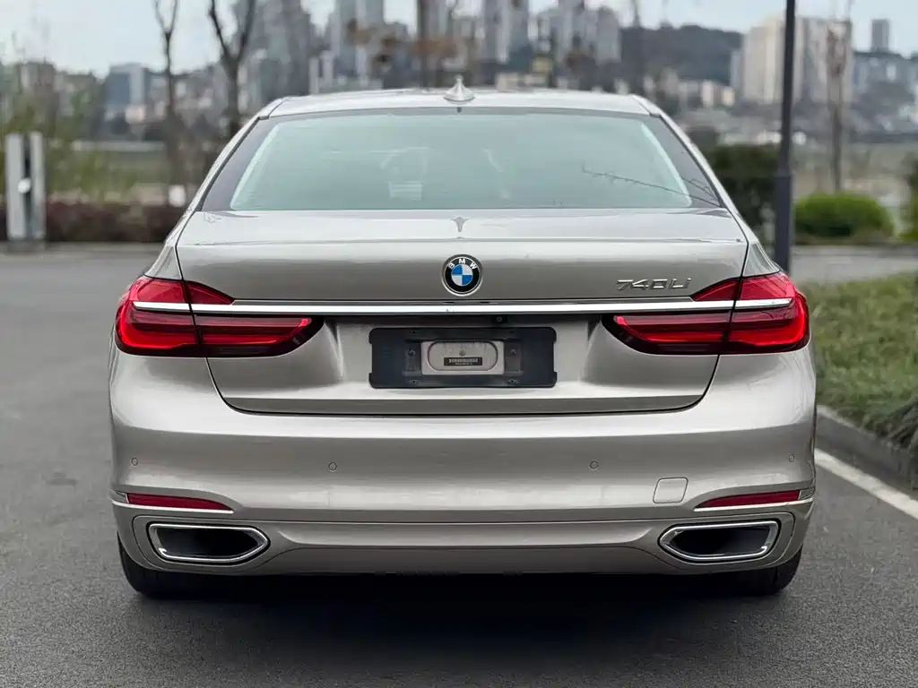 BMW 7 SERIES