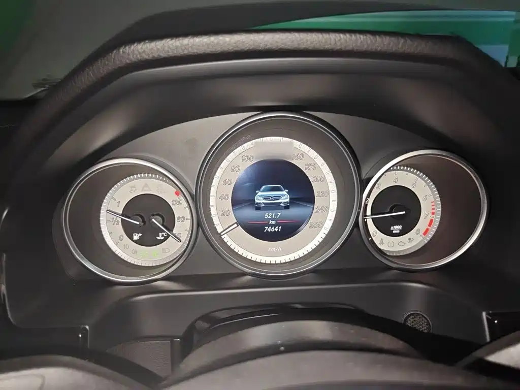 Mercedes-Benz E-Class — миниатюра 4