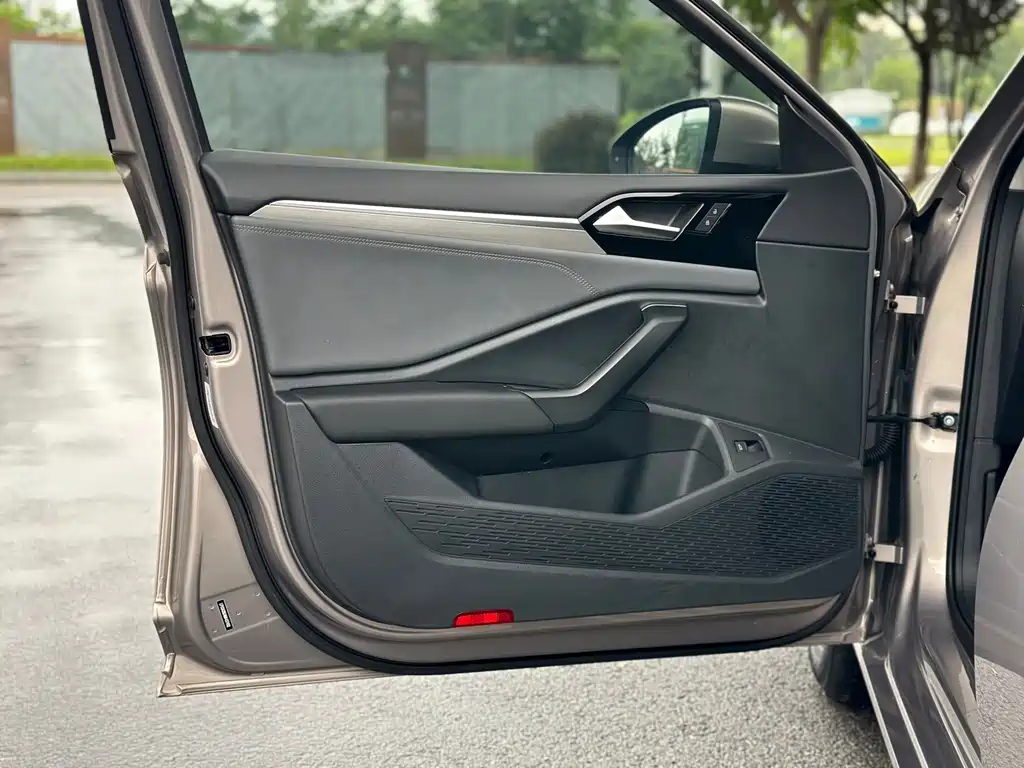 Volkswagen Sagitar — миниатюра 9