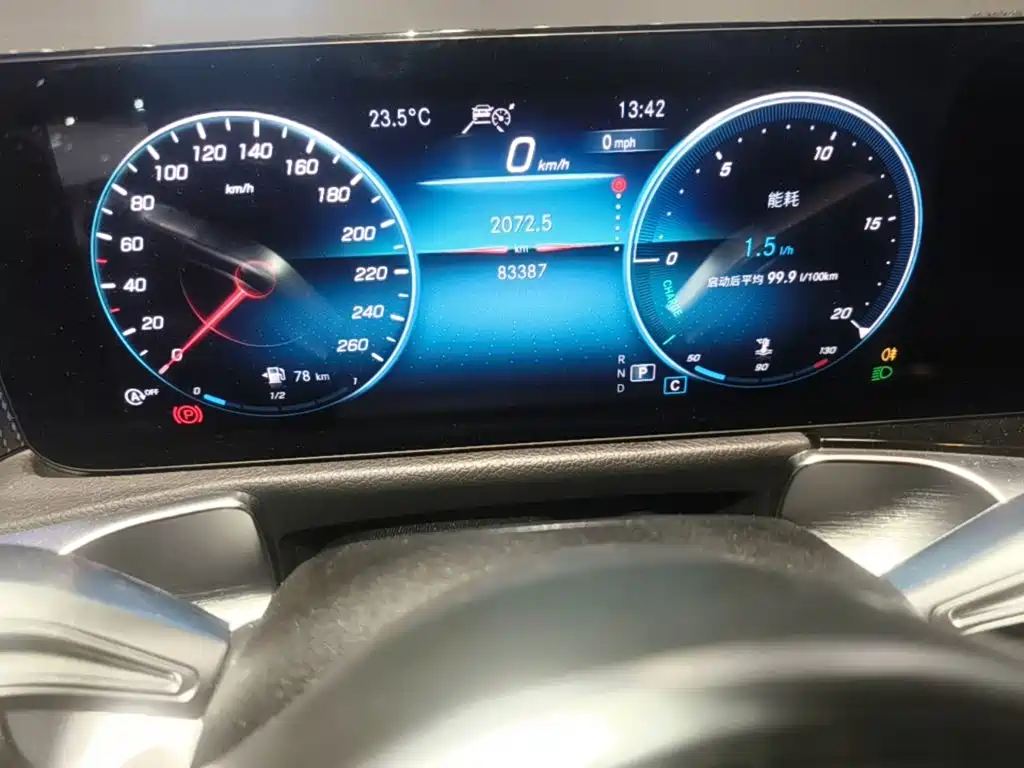 Mercedes-Benz GLB — миниатюра 12